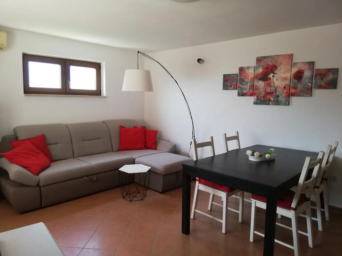 Casa Mirelia - Holiday Home For Two With Garden And Whirlpool Kastelir