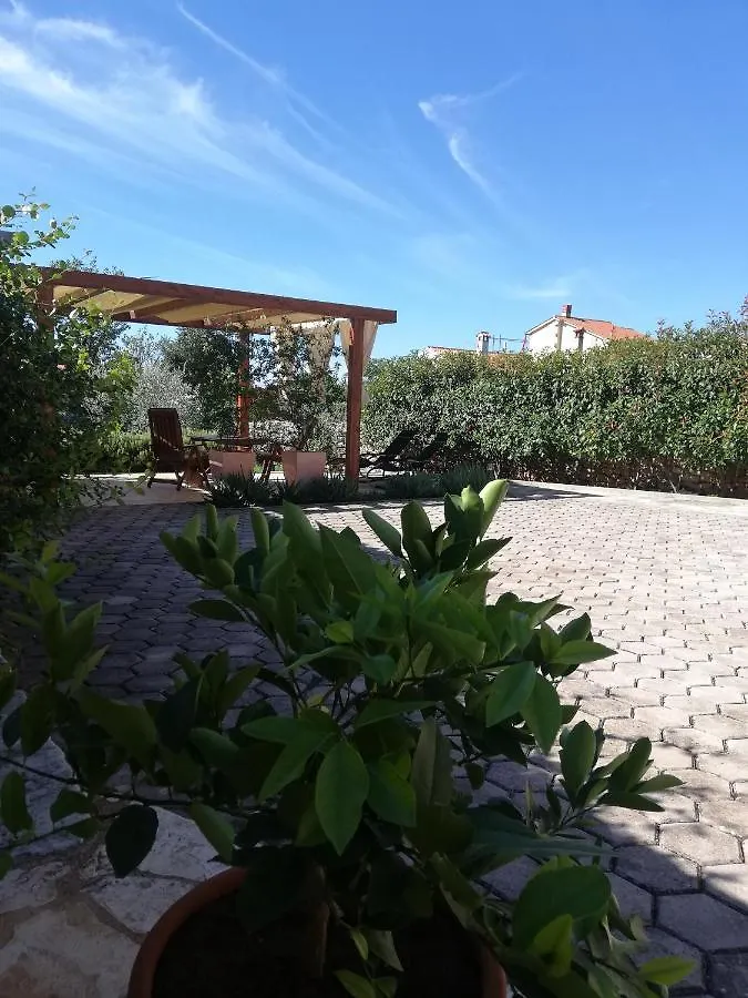Casa Mirelia - Holiday Home For Two With Garden And Whirlpool  Kastelir