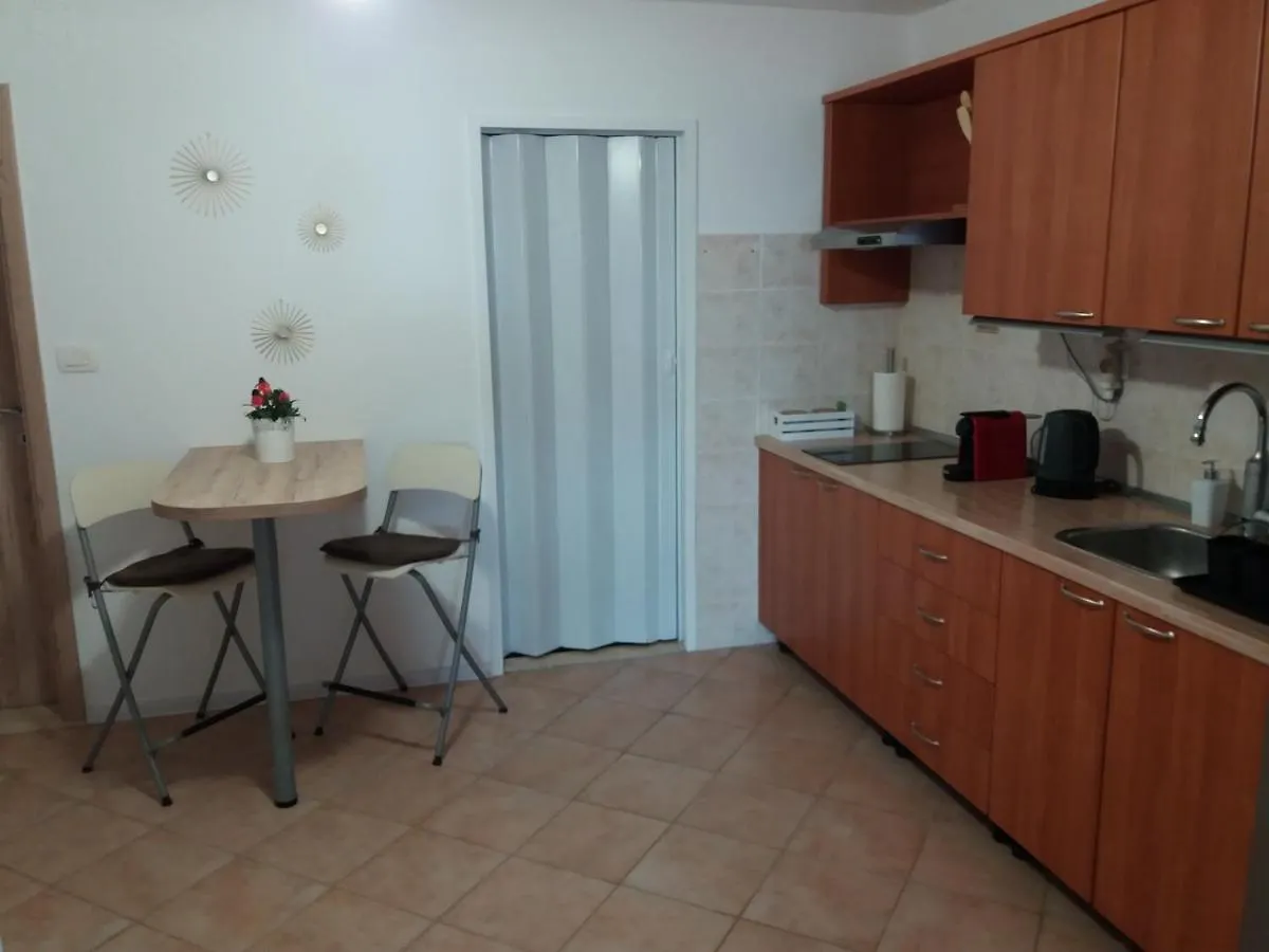 Casa Mirelia - Holiday Home For Two With Garden And Whirlpool 0*, Kastelir Croatia