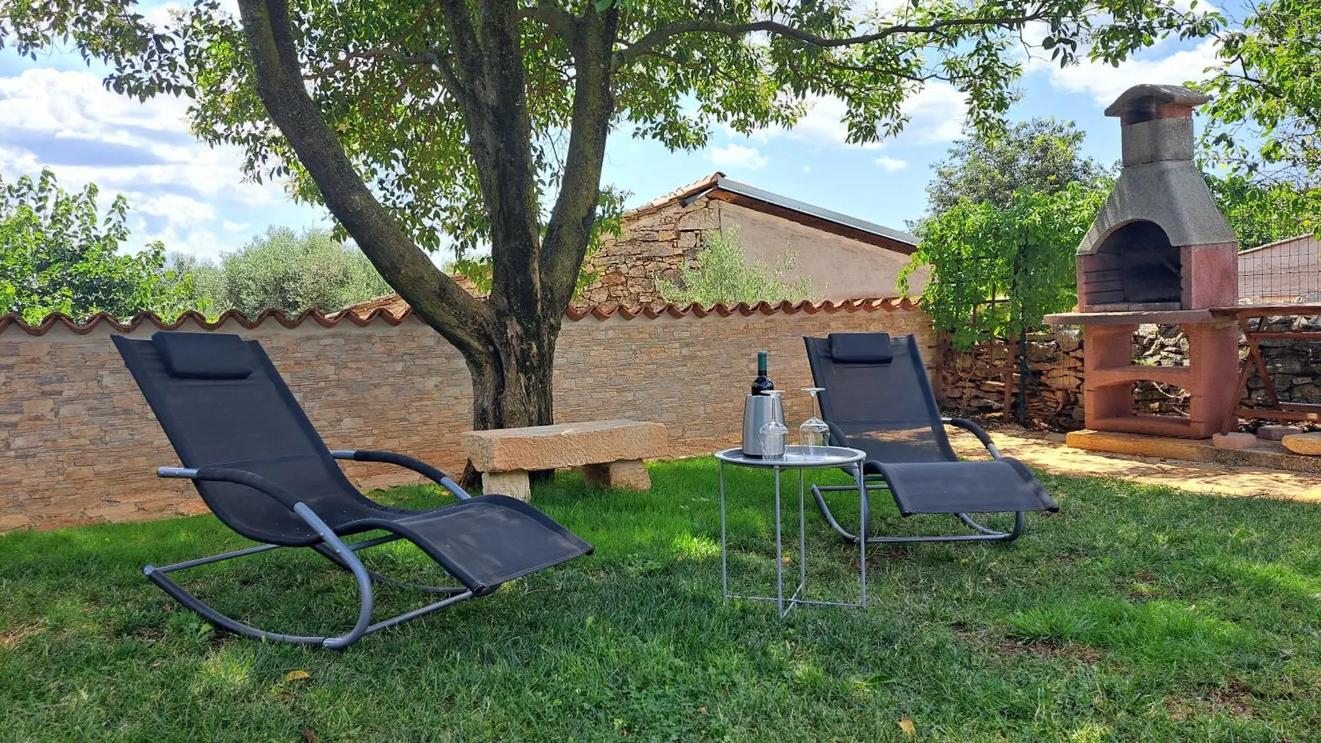 Casa Mirelia - Holiday Home For Two With Garden And Whirlpool